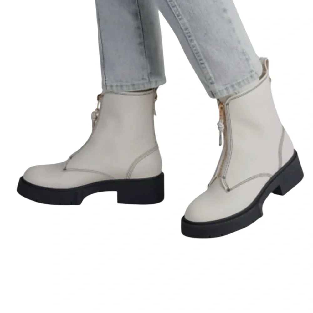 NWT Coach Liza Cream Ankle Boots with Black Soles‎ size 10B